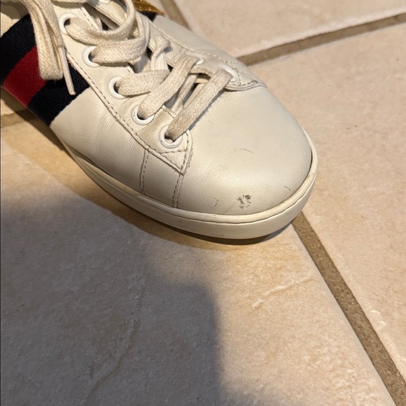 Gucci Loved White Sneakers with Red and Gold Highlights - Picture 5 of 5